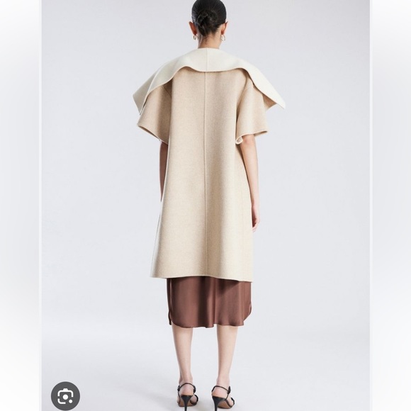 Oversized shorts sleeve wool coat